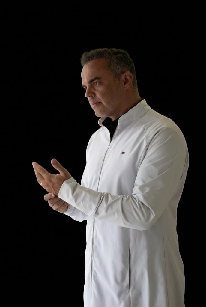 Dr. Vinicius Costa